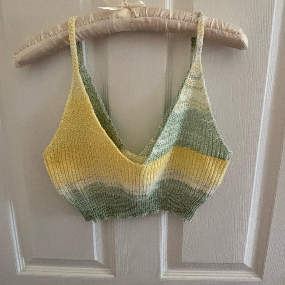 Soft Knit V‑Neck Crop Top in Yellow and Green